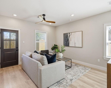 4723 Mallow Street - Photo Thumbnail 8