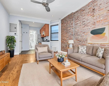 95 Perry Street - Photo Thumbnail 4
