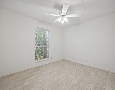 2723 N Brompton Drive - Photo Thumbnail 15