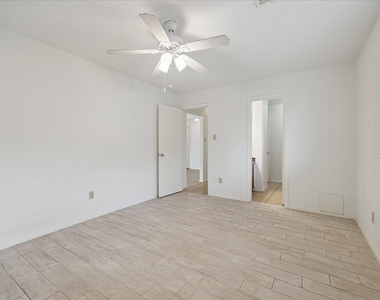 2723 N Brompton Drive - Photo Thumbnail 13