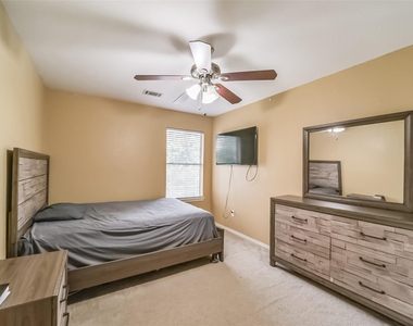 3818 Brook Garden Lane - Photo Thumbnail 38