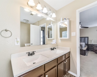 3818 Brook Garden Lane - Photo Thumbnail 34