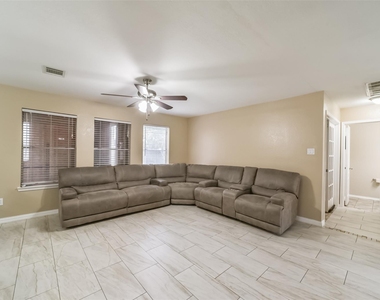 3818 Brook Garden Lane - Photo Thumbnail 10