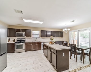 3818 Brook Garden Lane - Photo Thumbnail 16