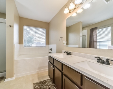 3818 Brook Garden Lane - Photo Thumbnail 32