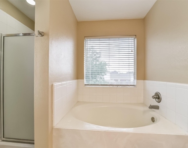 3818 Brook Garden Lane - Photo Thumbnail 33