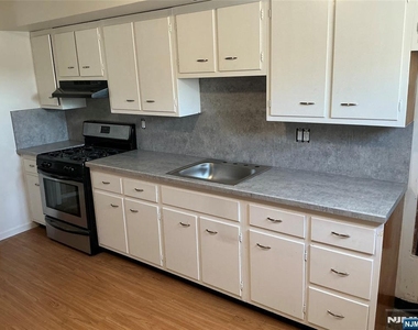 226 Livingston - Photo Thumbnail 6