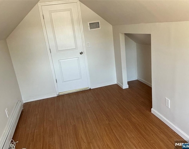 226 Livingston - Photo Thumbnail 9