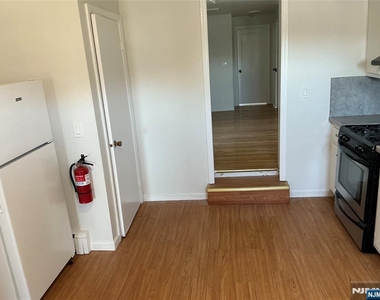 226 Livingston - Photo Thumbnail 7