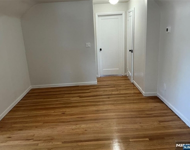 226 Livingston - Photo Thumbnail 5