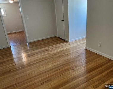 226 Livingston - Photo Thumbnail 4