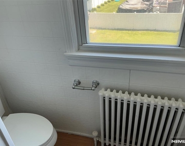 226 Livingston - Photo Thumbnail 10