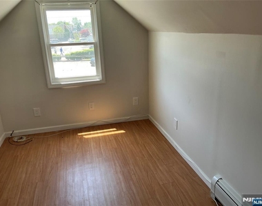 226 Livingston - Photo Thumbnail 8