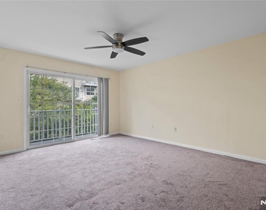 260 Riverwalk - Photo Thumbnail 8