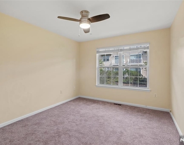 260 Riverwalk - Photo Thumbnail 13