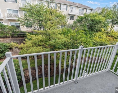 260 Riverwalk - Photo Thumbnail 12