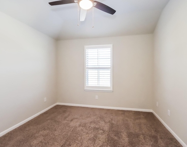 4606 Wildflower Way - Photo Thumbnail 10