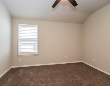 4606 Wildflower Way - Photo Thumbnail 9