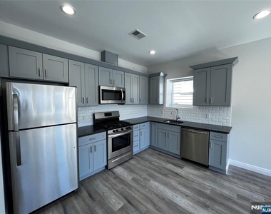 316 Monroe - Photo Thumbnail 1