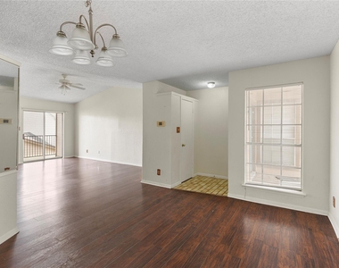 2121 Hepburn Street - Photo Thumbnail 3