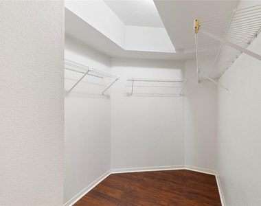 2121 Hepburn Street - Photo Thumbnail 12