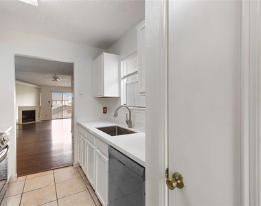 2121 Hepburn Street - Photo Thumbnail 14