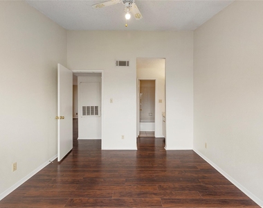 2121 Hepburn Street - Photo Thumbnail 9