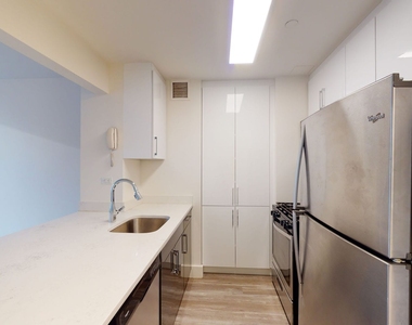 10 Hanover Square - Photo Thumbnail 1