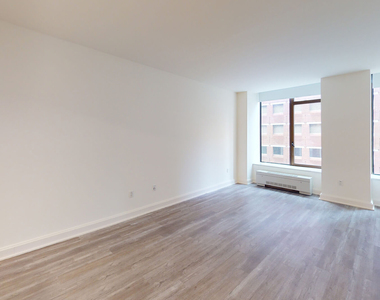 10 Hanover Square - Photo Thumbnail 2