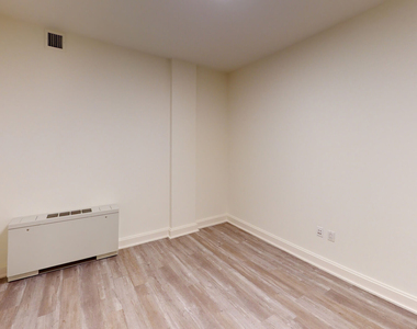 10 Hanover Square - Photo Thumbnail 3