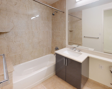 10 Hanover Square - Photo Thumbnail 4