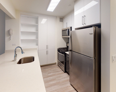10 Hanover Square - Photo Thumbnail 1