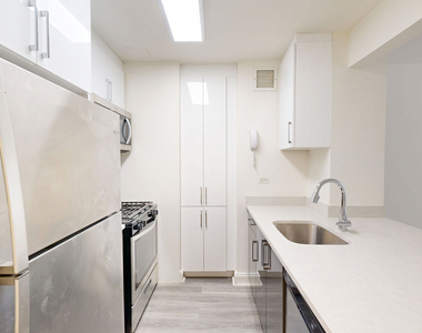 10 Hanover Square - Photo Thumbnail 1