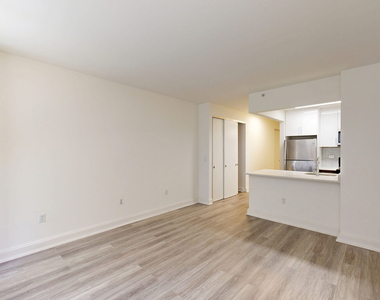 10 Hanover Square - Photo Thumbnail 3