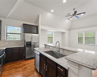 2305 Bastrop Street - Photo Thumbnail 4
