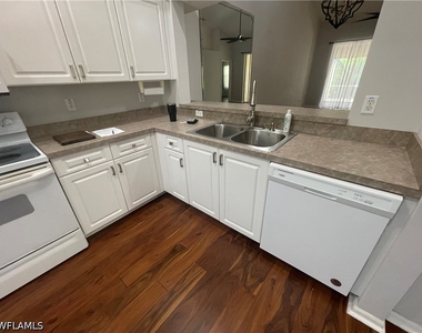 5708 Greenwood Circle - Photo Thumbnail 4