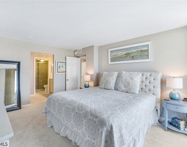 260 Seaview Court - Photo Thumbnail 9