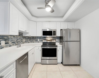 260 Seaview Court - Photo Thumbnail 5