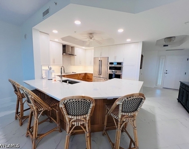 425 Cove Tower Drive - Photo Thumbnail 4