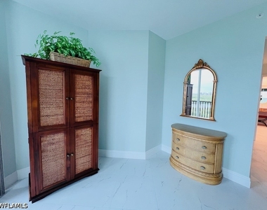 425 Cove Tower Drive - Photo Thumbnail 20