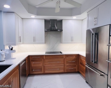 425 Cove Tower Drive - Photo Thumbnail 2