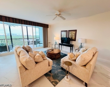 425 Cove Tower Drive - Photo Thumbnail 10