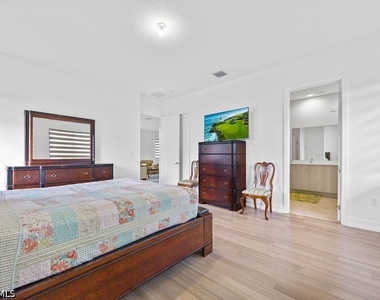 5293 Marano Drive - Photo Thumbnail 16