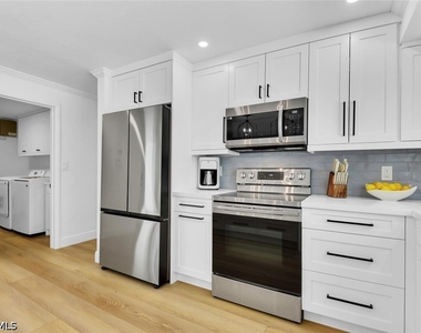 740 Park Shore Drive - Photo Thumbnail 8