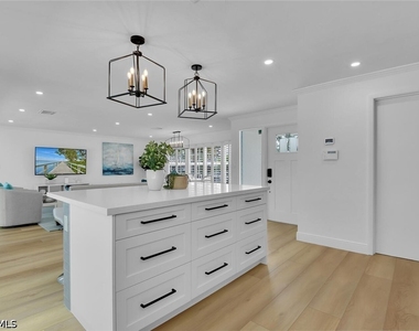 740 Park Shore Drive - Photo Thumbnail 9