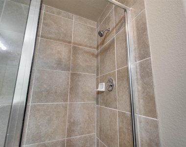 9210 Rustling Manor Lane - Photo Thumbnail 27