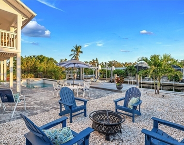 2736 Gulfview Drive - Photo Thumbnail 4