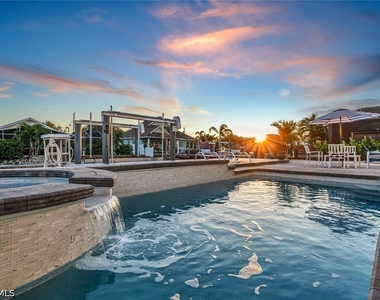 2736 Gulfview Drive - Photo Thumbnail 3