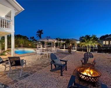 2736 Gulfview Drive - Photo Thumbnail 5