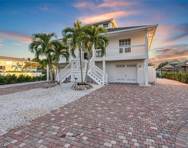 2736 Gulfview Drive - Photo Thumbnail 1